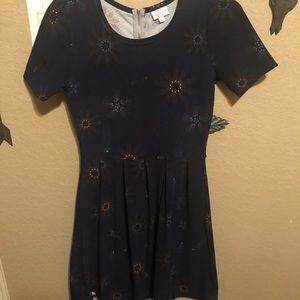 ALL LULAROE BOGO 50% OFF* EUC Lularoe Amelia Small